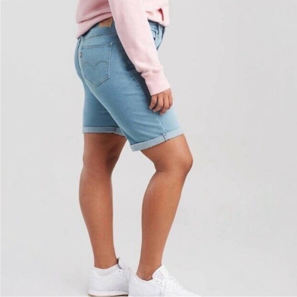 Levi's Classic Bermuda Jean Shorts Light Wash Waist Size 33